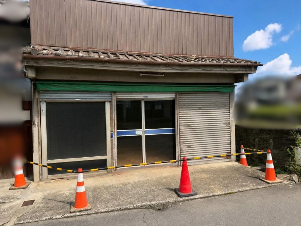 奈良県桜井市の解体工事における植栽および東側ブロック撤去風景