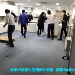 長細い執務室なので、奥の什器より設置